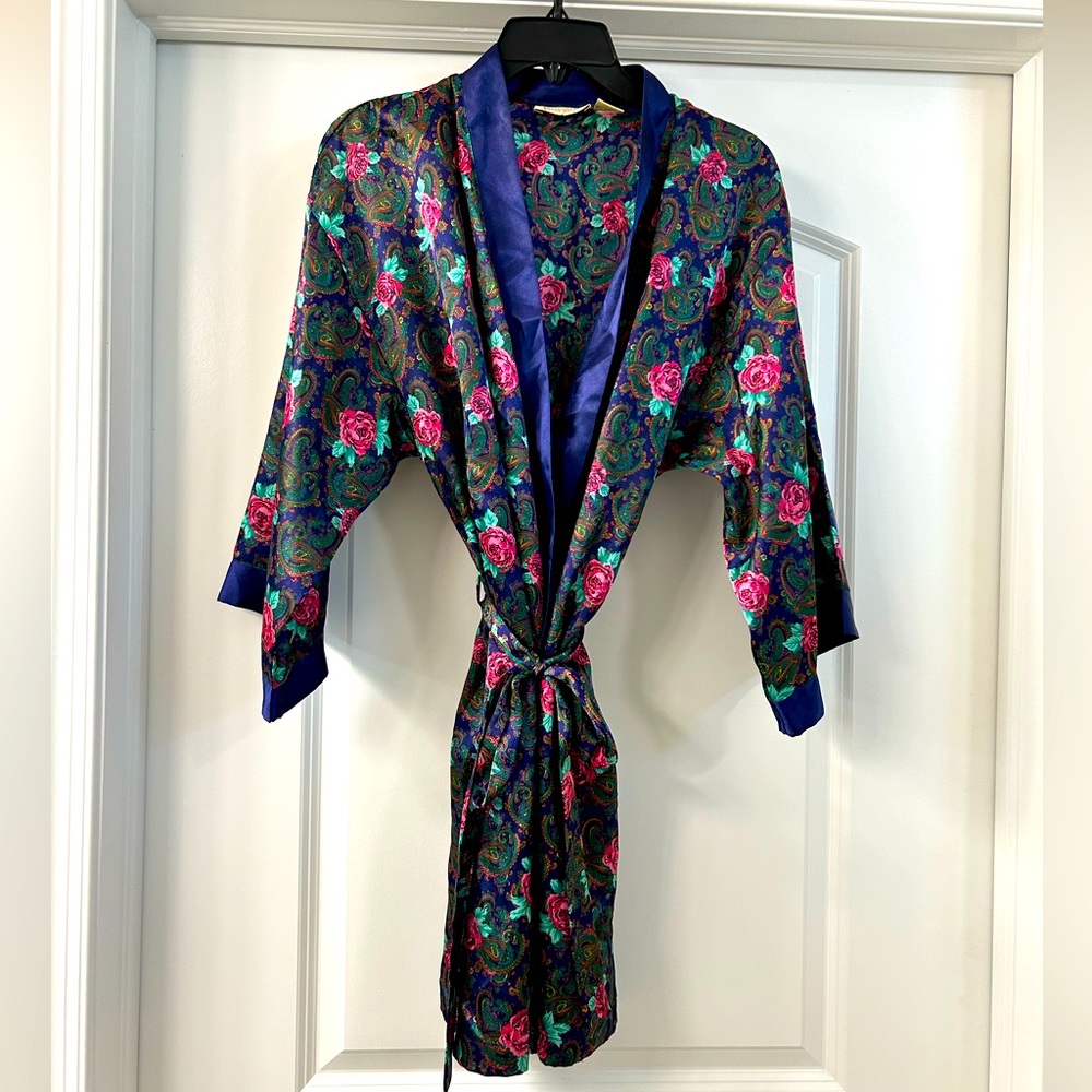 Victoria’s Secret Vintage Gold Label Robe purple Paisley Floral Print Tie Front